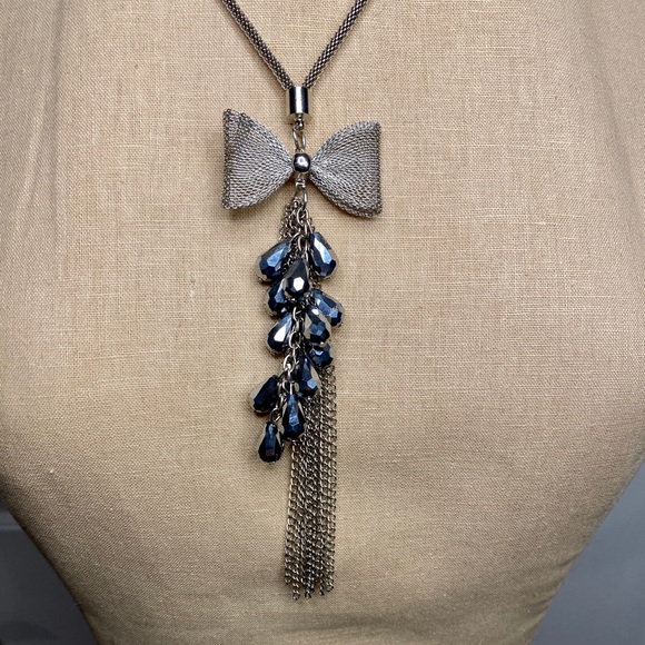 Beautiful Long Mesh Bow Necklace! - Picture 4 of 7